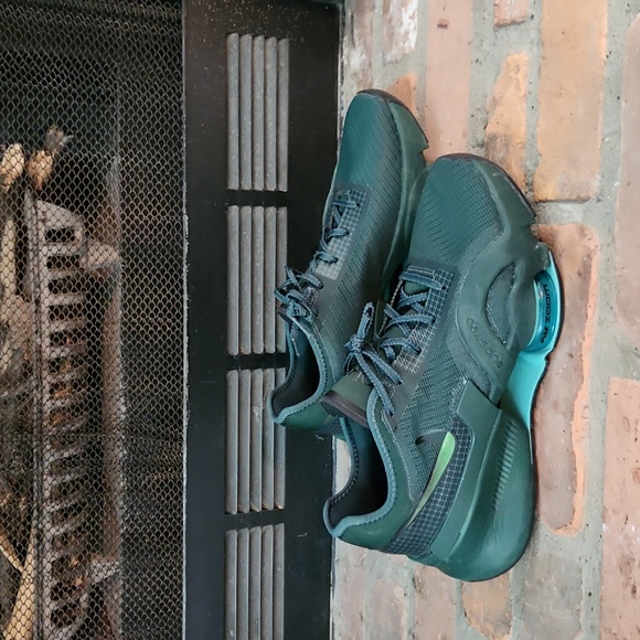 Nike - Picture 4 of 4